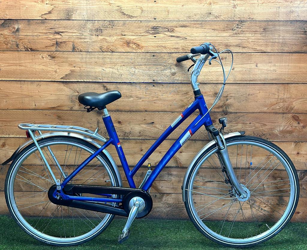 Giant Cosmo 7v 28inch 57cm